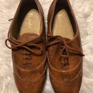 Oxford style shoe